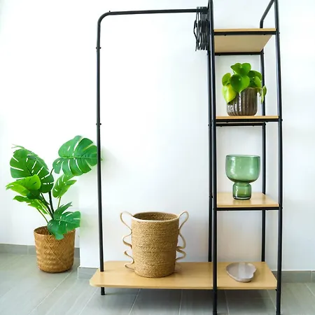 Golden Plaza Apartment *